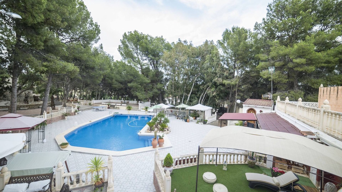 Monovar Villa | Relaxing Villa With Pool Near Alicante