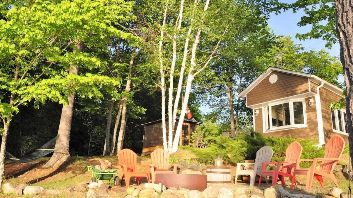 North Frontenac Cottage | Relaxing Waterfront Cottage Escape
