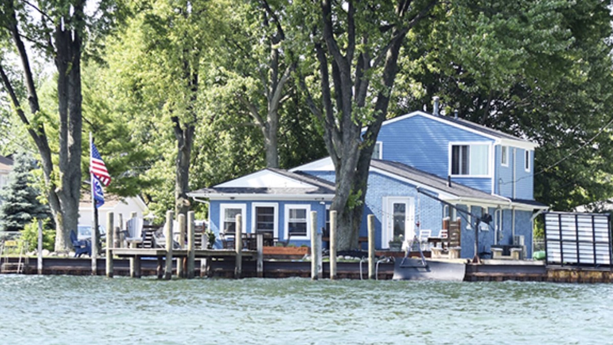 Anchorville House | Relaxing Waterfront Getaway with Hot Tub