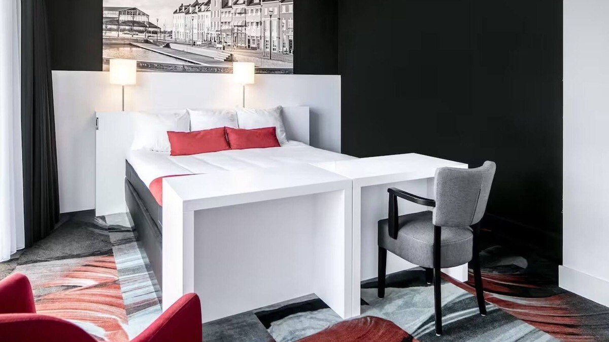 Municipality of Helmond Hotel | Relaxing Wellness Retreat with Swimming Pool, Lounge Area & Spacious Rooms