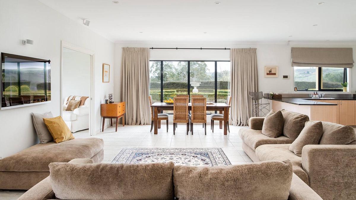 Relbia Villa | Relbia Retreat - Luxury Villa mins to Launceston