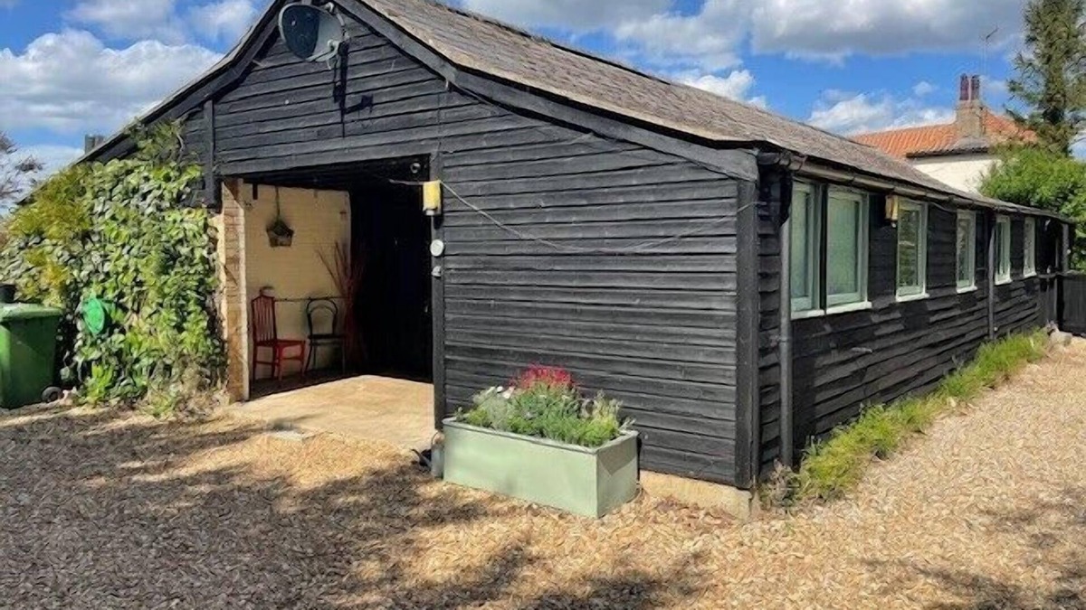 Stow Bardolph House | Remarkable 2-Bed Barn in Downham Market