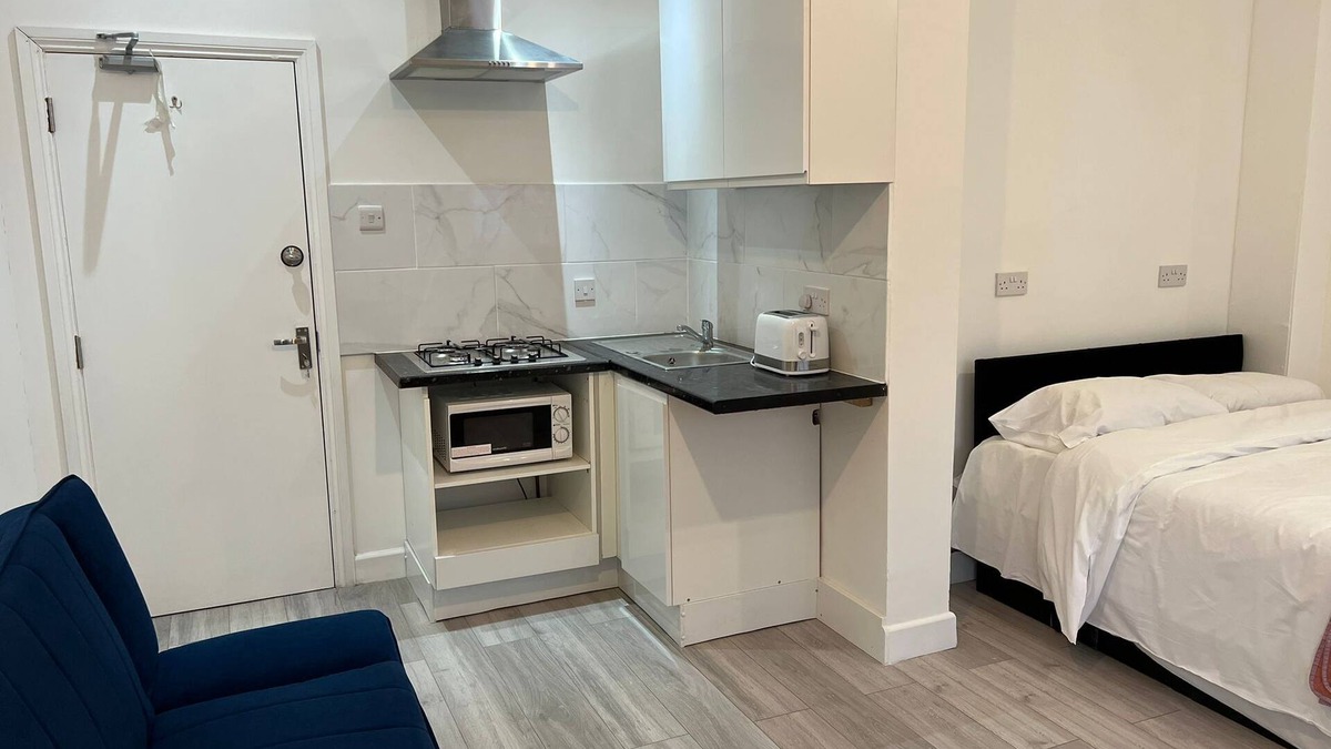 Clayhall Apartment | Remarkable 2-bed Apartment in Ilford, London
