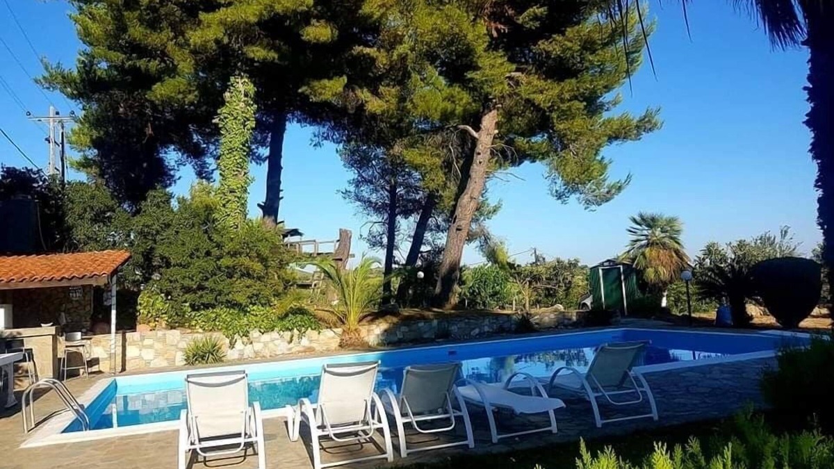 Oropos House | Remarkable 2-Bed House in Varnavas