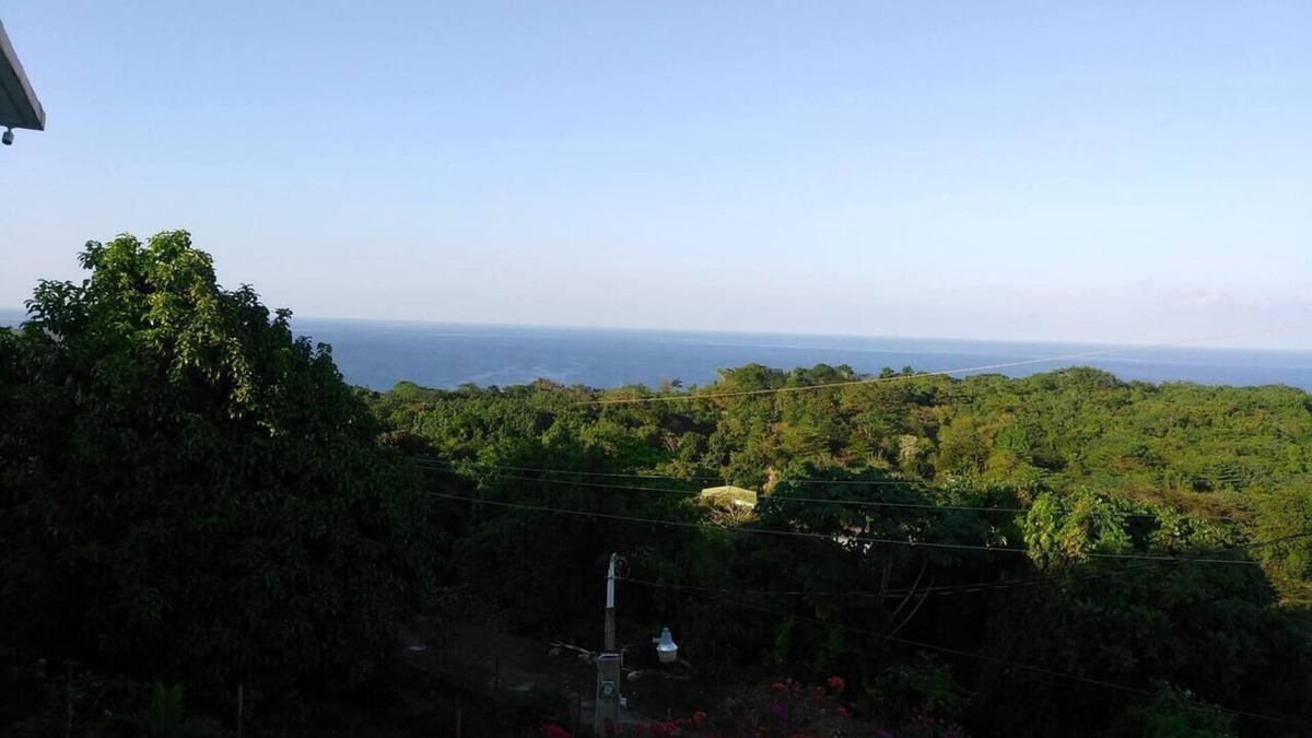 Moore Town Villa | Remarkable 2-Bed Villa in Fair Prospect Sea View