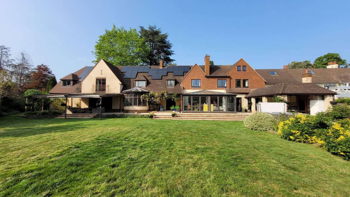 Rushmoor District House | Remarkable 8 Bed Family House Sleeping 16 w/Pool