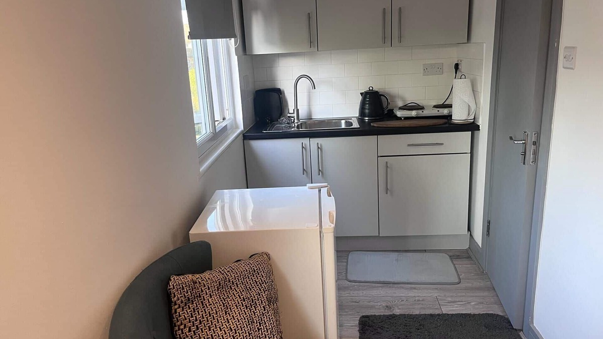 Mawneys Apartment | Remarkable Cozy 1-bed Studio in Romford London Uk