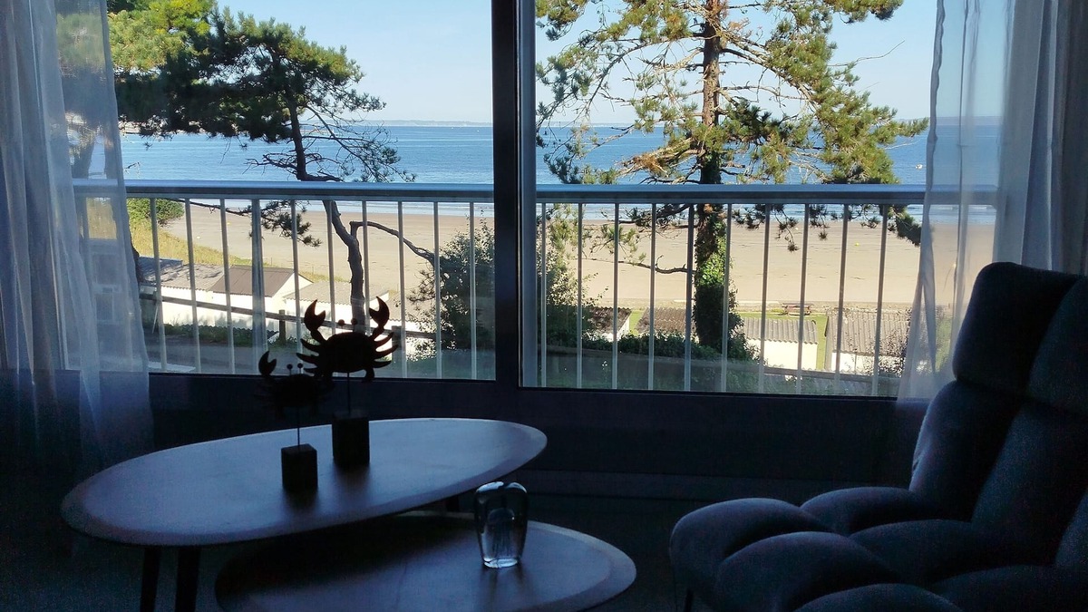Douarnenez Communaute Apartment | Remarkable residence facing the wonderful Bay of Douarnenez!