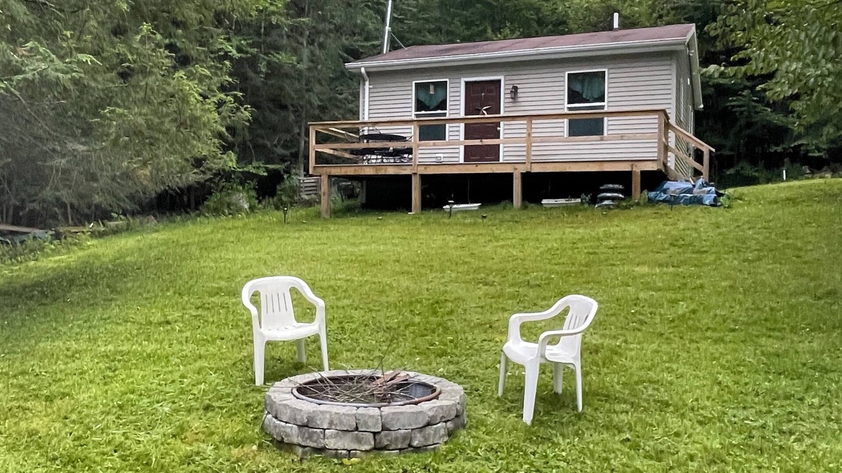 Hamden Cabin | Remarkable views at Cabin -SUV-TRUCK-suggested NO PETS