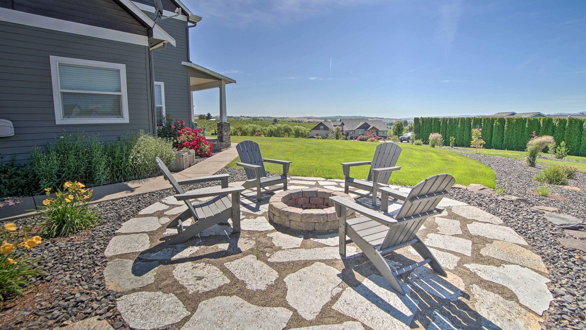 Gleed House | Remarkable Yakima Getaway w/Pool & Hot Tub!