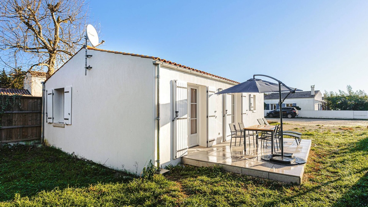 Domino House | Reminette Holiday Home in St Georges d'Oléron - Terrace, Wi-Fi, and Air Conditioning