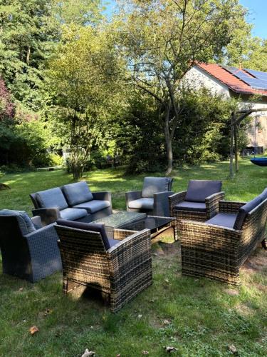 Dahlwitz House | Remise an der Rennbahn - umzäuntes Anwesen mit Parkplätzen, AmzonPrime, Netflix, Wii, PS2