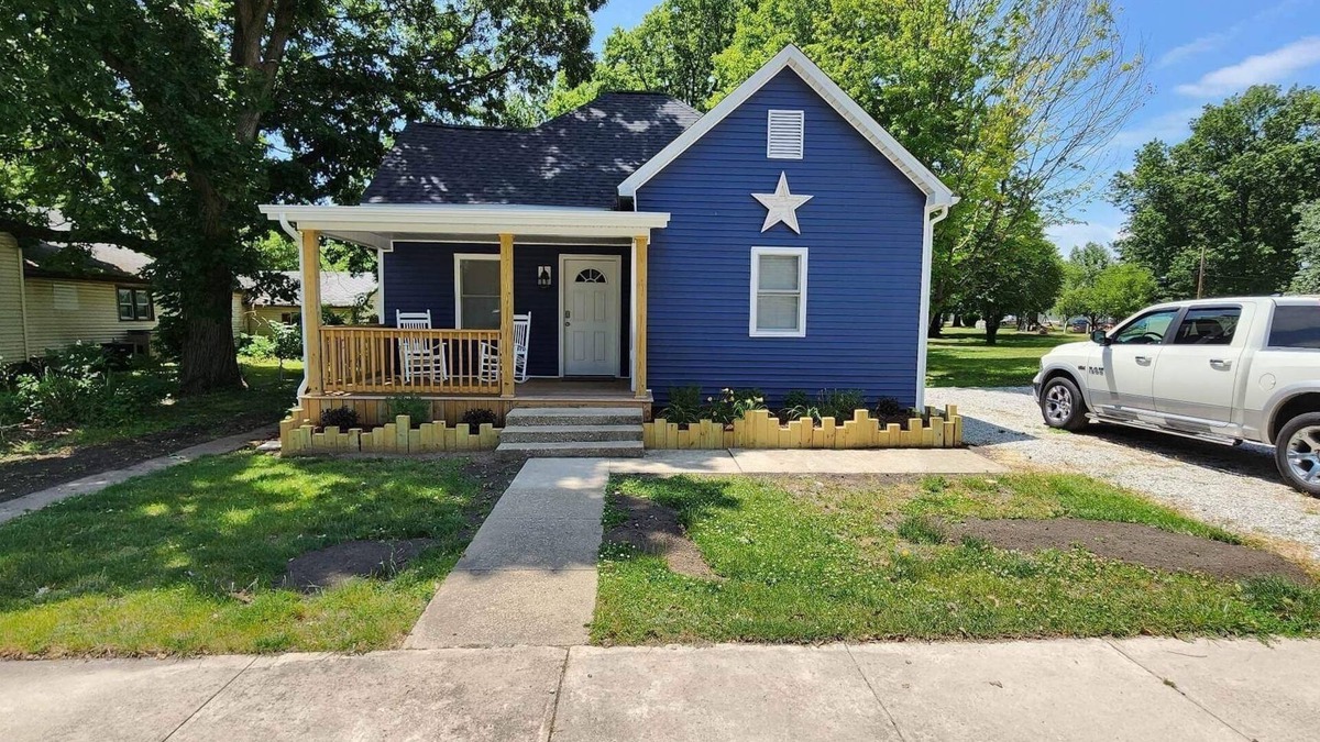 Shelbyville House | Remodel pet friendly home in town 1/2 mile from Lake Shelbyville.