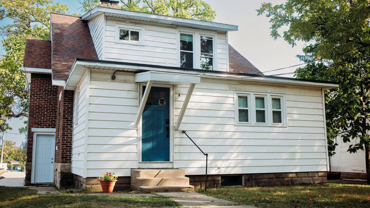 Big Rapids House | Remodeled 1-Bedroom Duplex w/AC, WiFi in Heart of Big Rapids