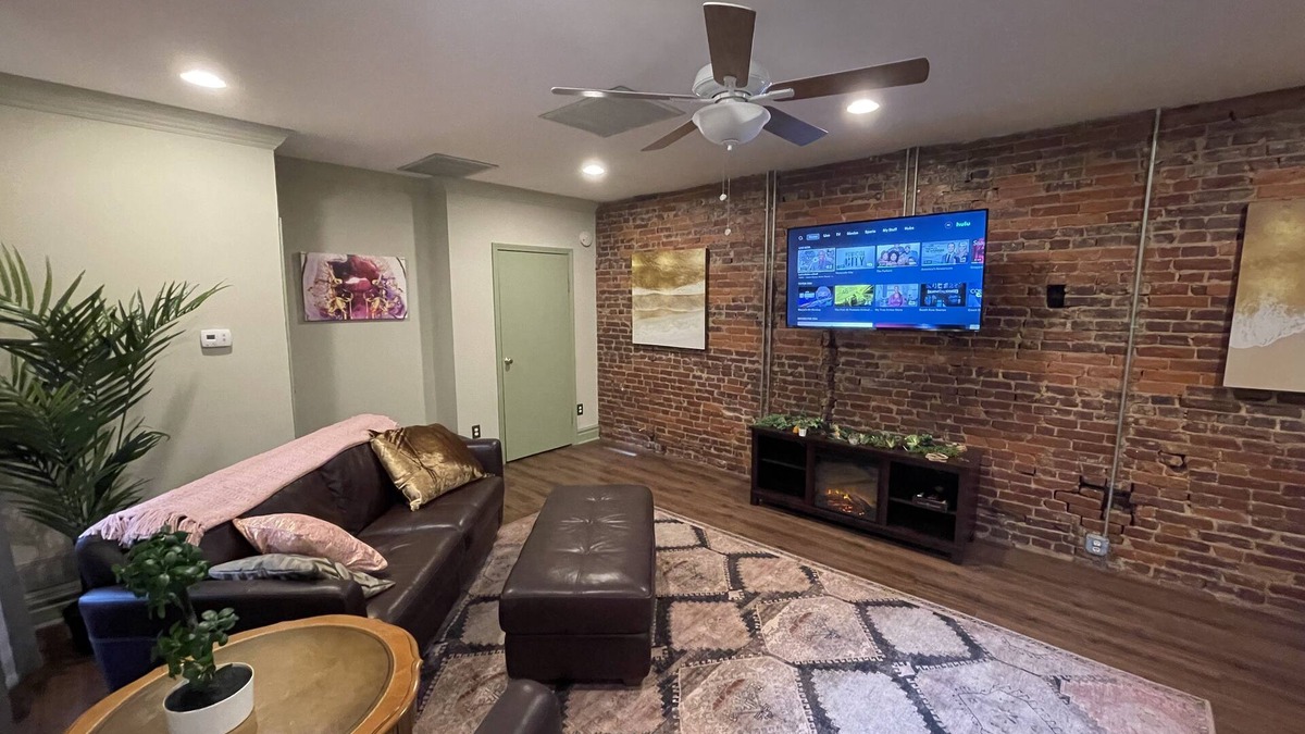 Central Northside Apartment | Remodeled 1 BR in an historic neighborhood