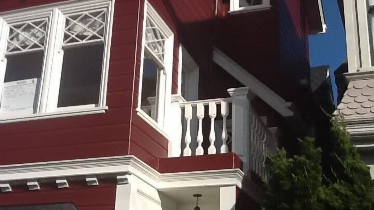 Pacific Heights Apartment | Remodeled 2-BR Pacific Heights,SF Gem with Deck in Historic 1883 Building