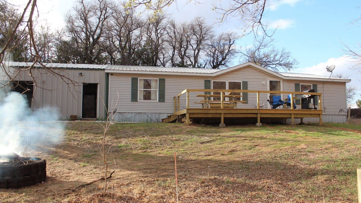 Waynoka House | Remodeled 3 bedroom 2 bathroom private acreage, away from crowds.