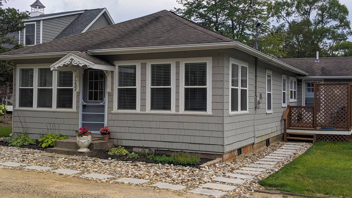 Miami Park House | Remodeled 3 bedroom - perfect location for beach trips and beautiful sunsets