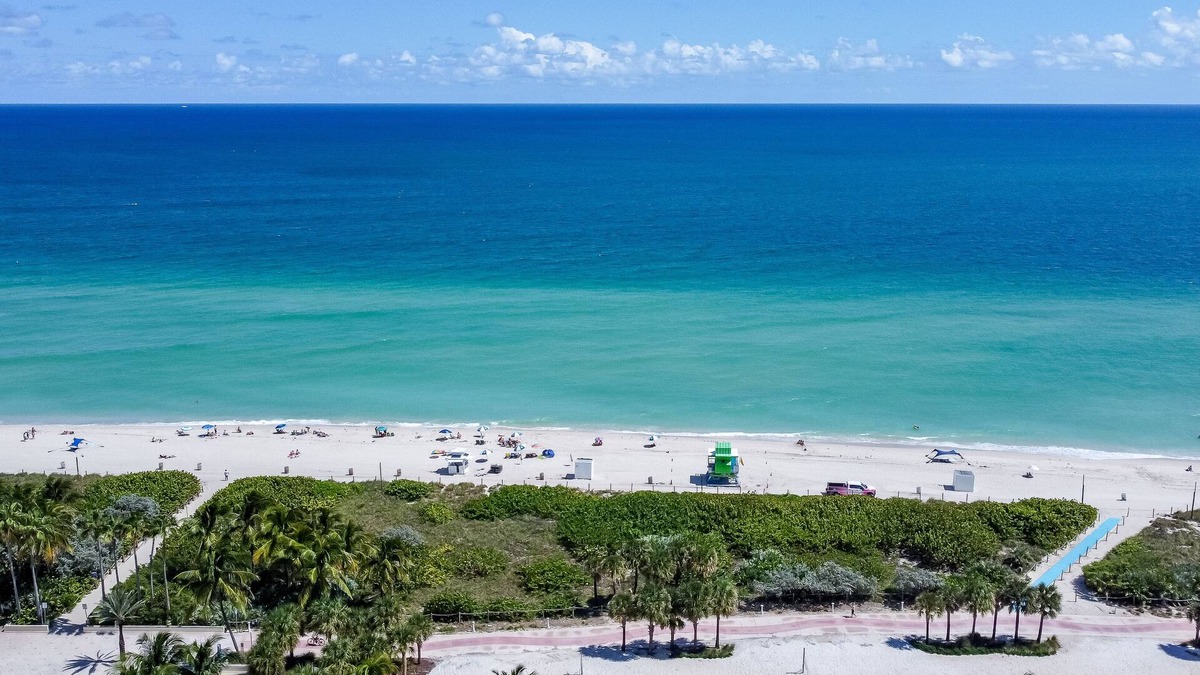 North Beach Apartment | Remodeled Beachfront Studio w/Beach Essentials. Just steps from the beach!