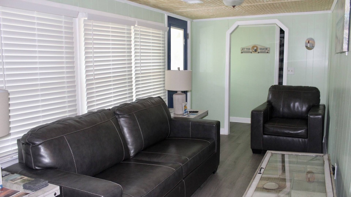 Manteo House | Remodeled Bungalow minutes from historic waterfront downtown Manteo