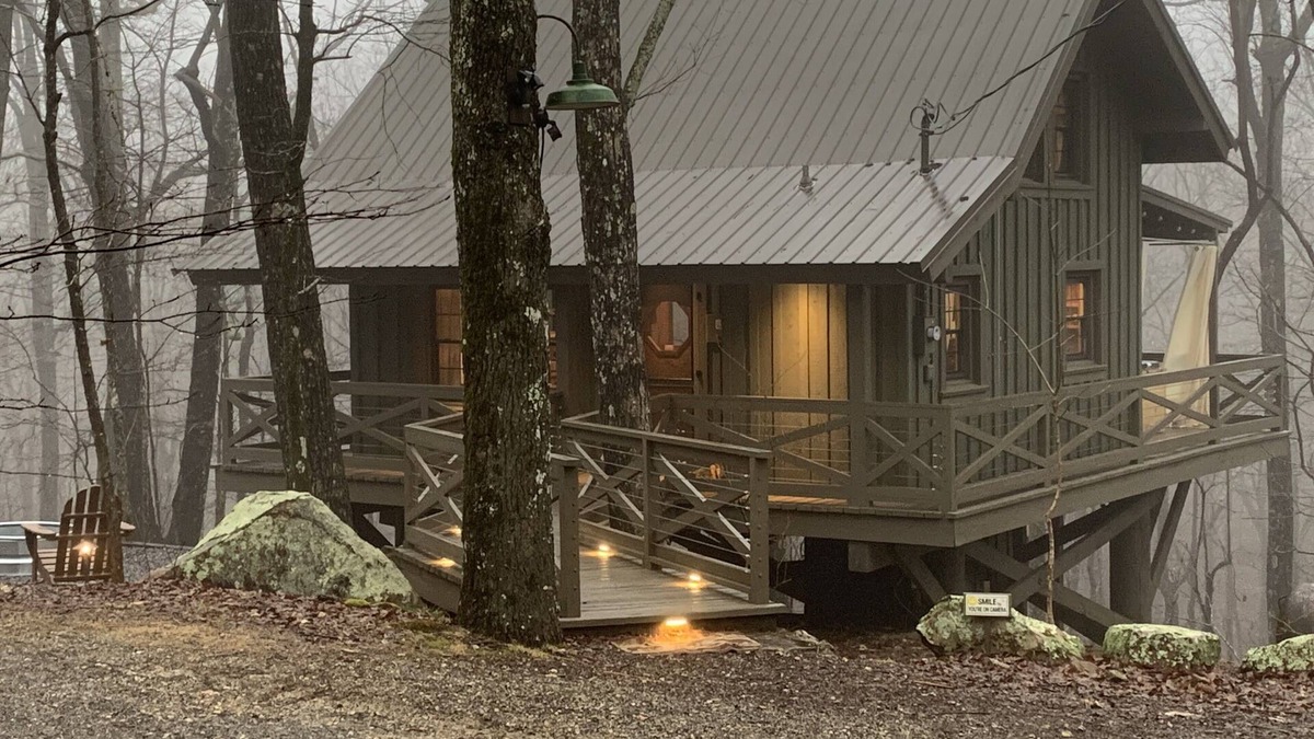Mentone House | Remodeled Cabin near DeSoto State Park and Downtown Mentone