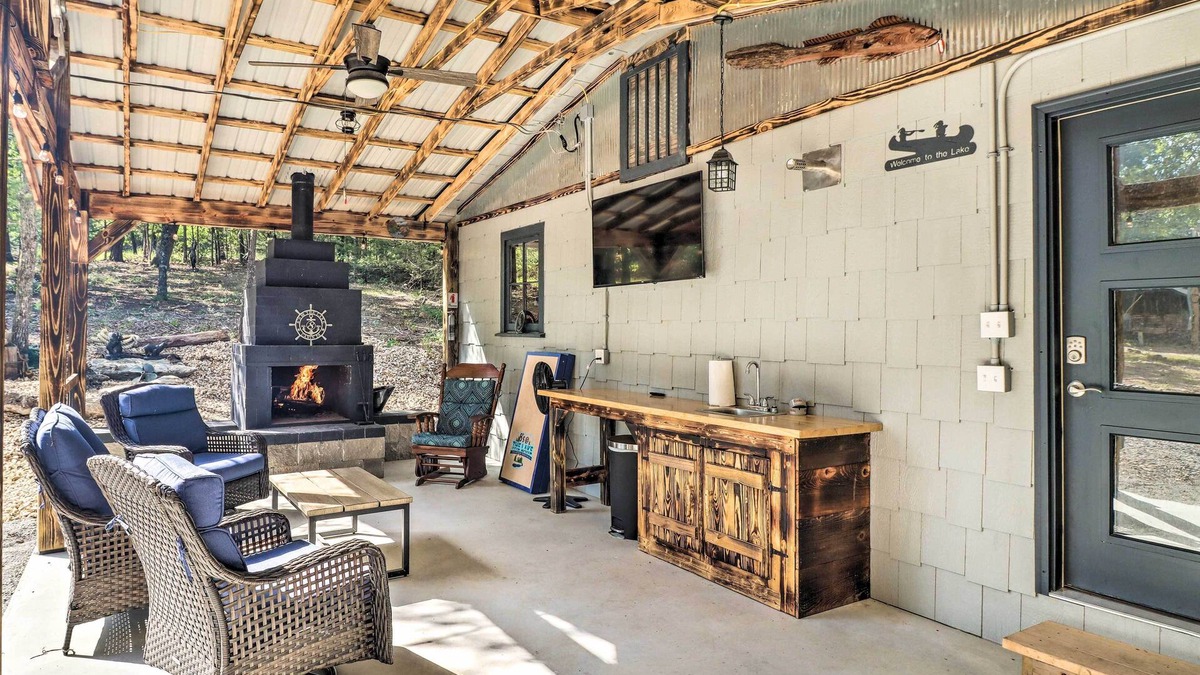 Elizabeth Cabin | Remodeled Cabin w/Fire Pit on Norfork Lake!