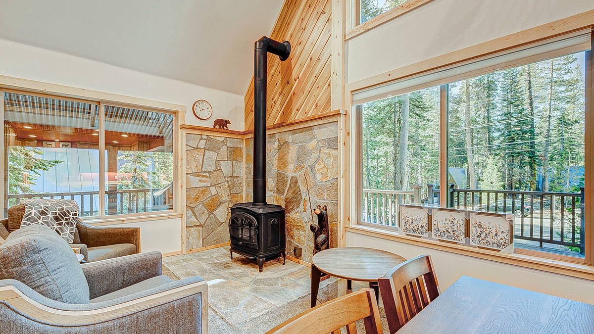 Pla-Vada Woodlands Ski Chalet | Remodeled chalet with private hot tub, bumper pool table & W/D