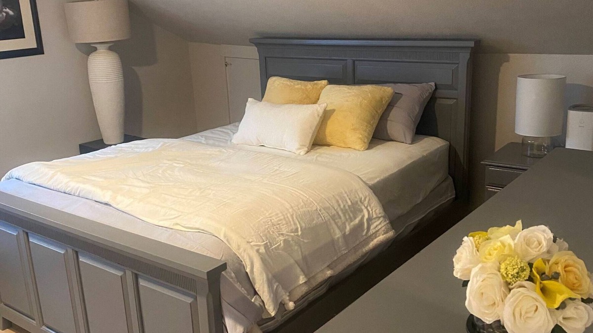 South End House | Remodeled cozy craftsman style home with top of the line jacuzzi tub,