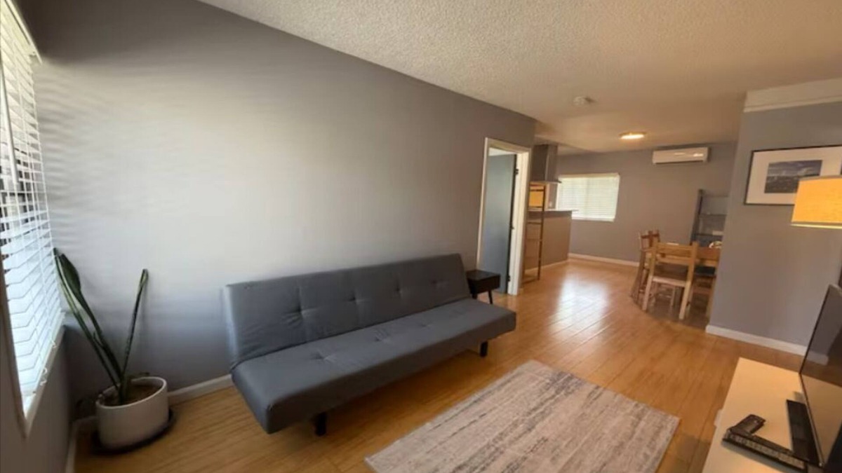 Los Angeles House | Remodeled Cozy Home Near DTLA