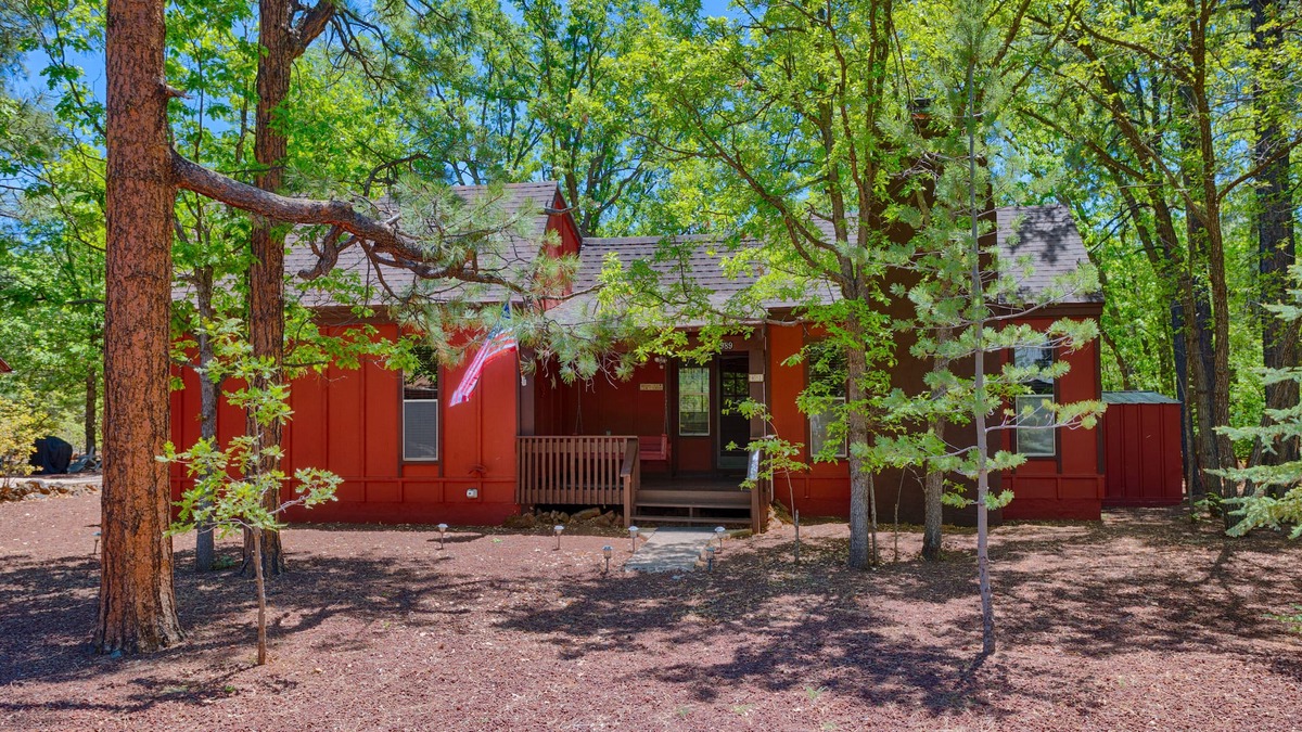 Pinetop House | Remodeled - Cute Family Cabin in Pinetop Country Club, Dog friendly