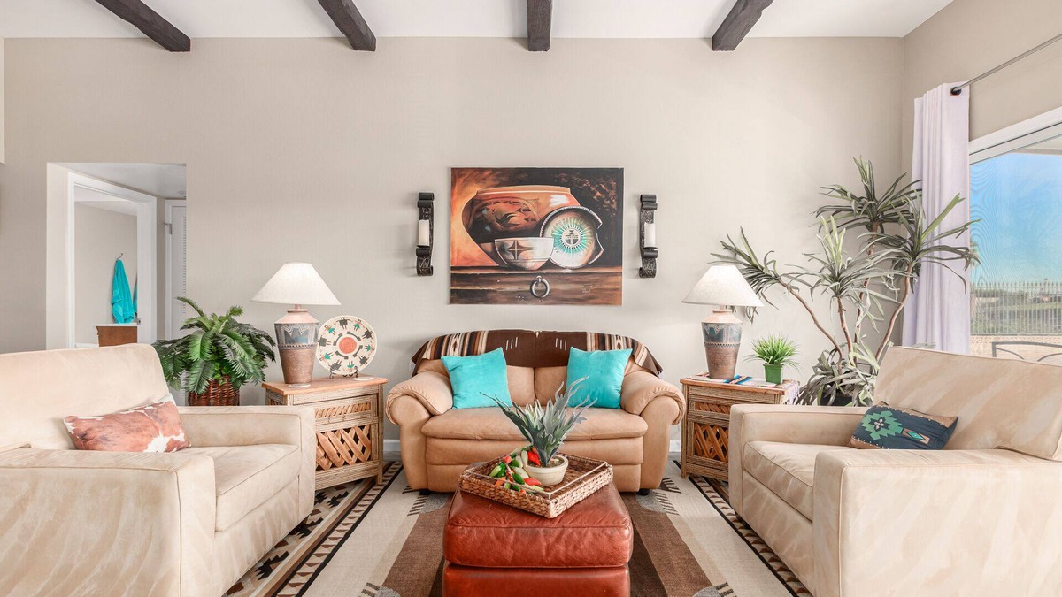 Sun City House | Remodeled designers home with sunrises and sunset views on Palm Brook Golf !