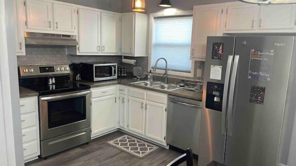 Holden Farms House | Remodeled duplex near coliseum