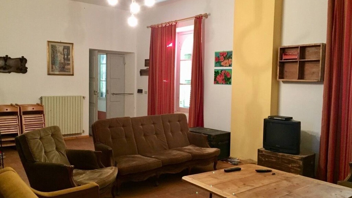 Brozolo House | Remodeled farmhouse next to medieval castle in Brozolo, Piedmont, Italy