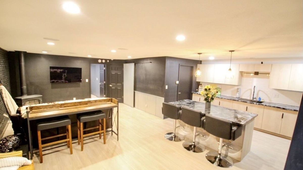 Cedar Falls House | Remodeled flat; Central location in Waterloo! 10 minutes to Allen & Mercy one!