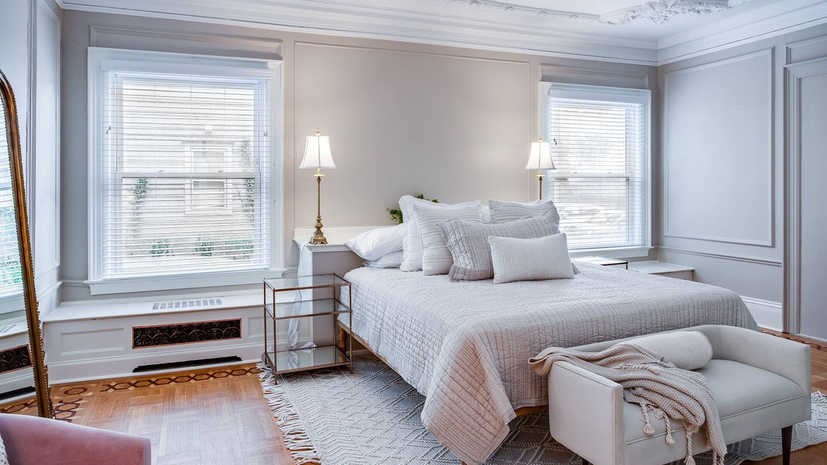 Rochester House | Remodeled Historical Unit With King Bed Walking Distance To Many Attractions!