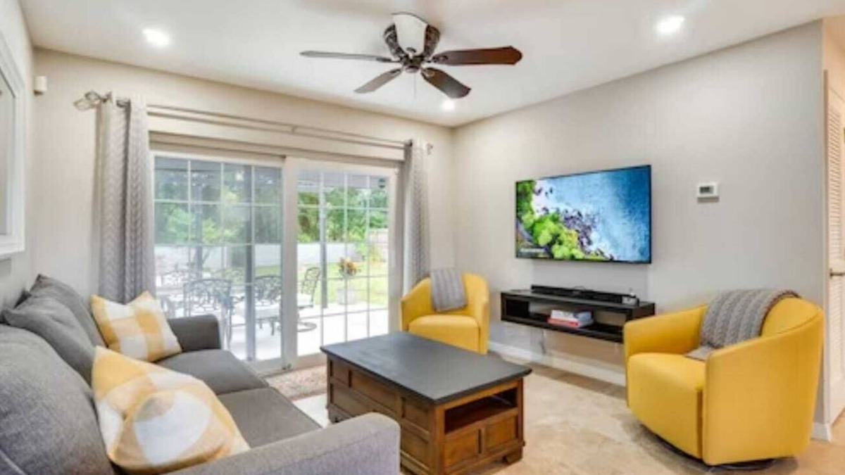 Casselberry House | Remodeled Home in the Orlando area w/Fire Pit! Close to Universal and Disney!