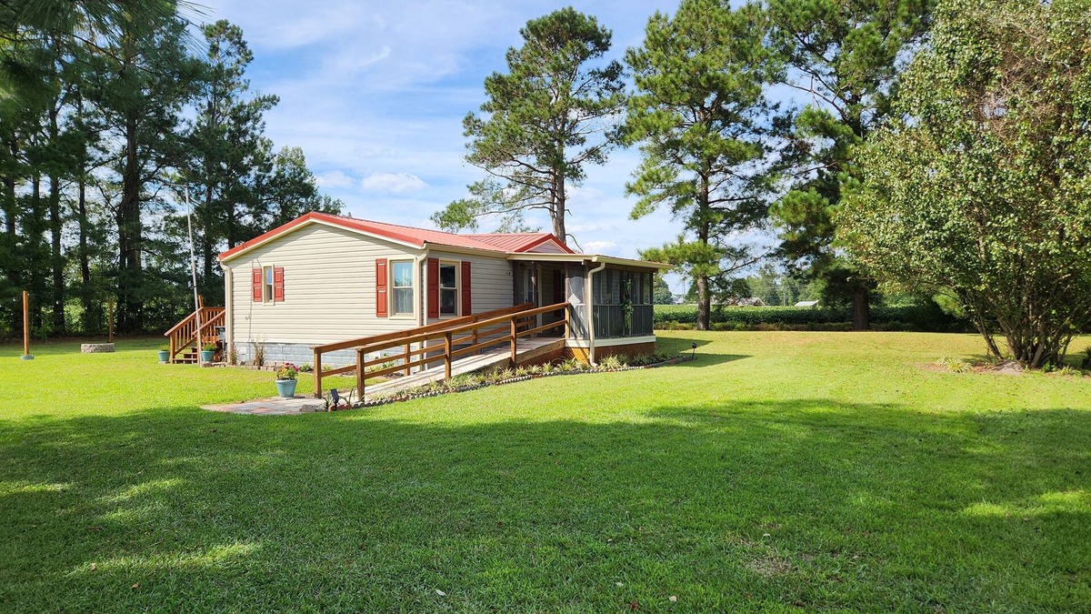 Whiteville House | Remodeled home w/firepit, large yard & amenities of home. Quiet and cozy!