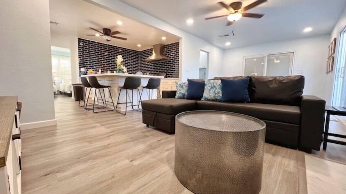 Chino House | Remodeled House Close 2 Markets DownTown Medical Centers for Long Stay Discount