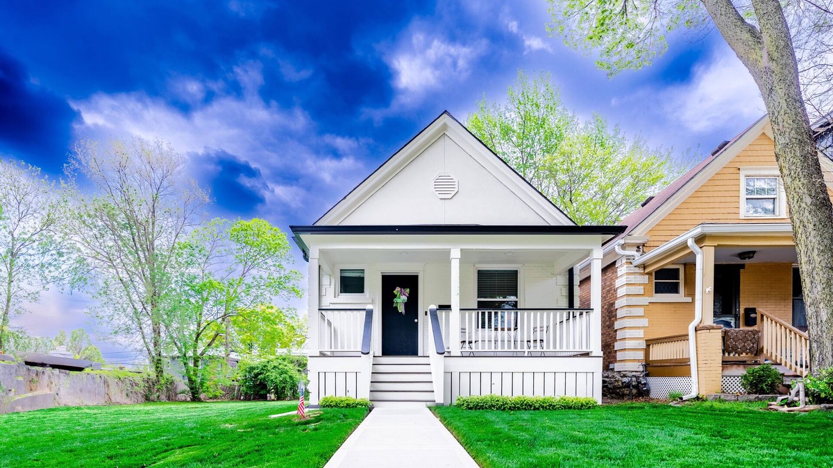 Southmoreland House | Remodeled KC Getaway: Home Away from Home!