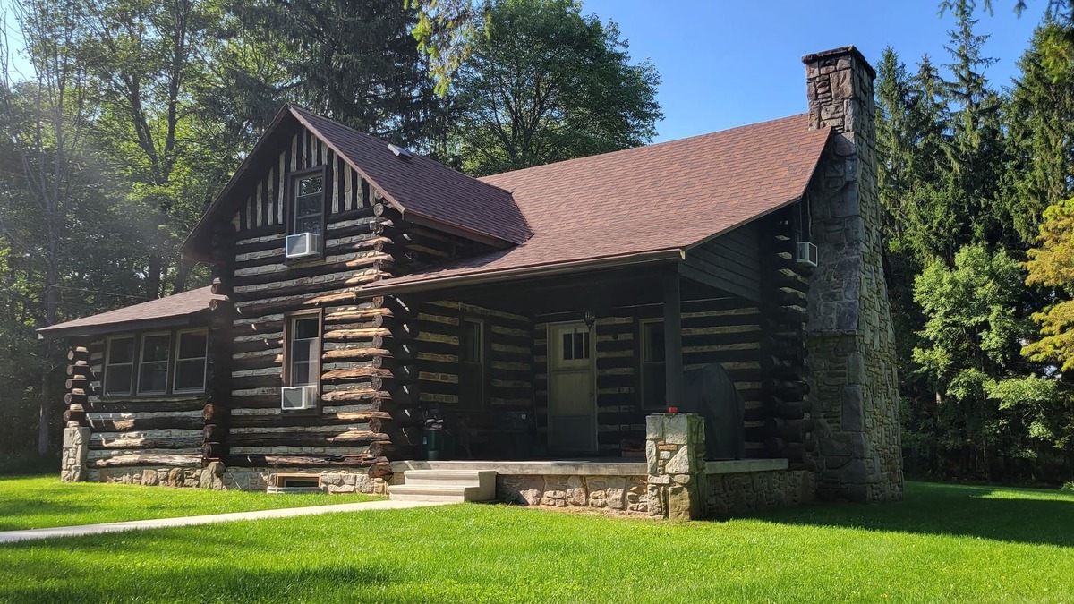 Central City Cabin | Remodeled Rustic Log Home on 5 acres, close to ATV park & Laurel Highlands.
