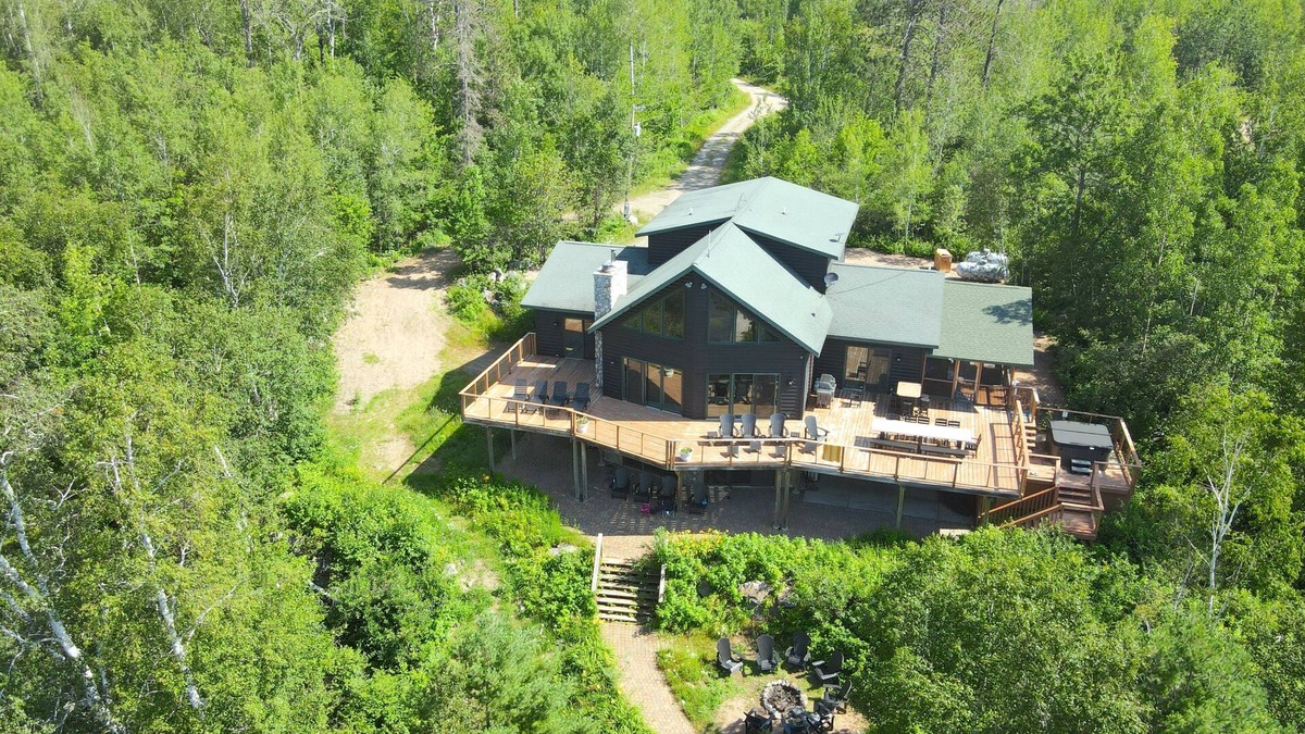Orr House | Remodeled Secluded 7 bedroom Lodge in the heart of Black Bay on Lake Vermilion