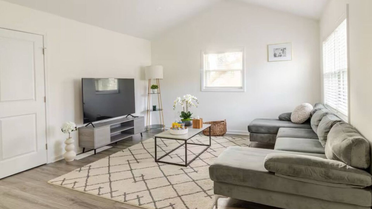 Rochester House | Remodeled single-family house, 1 mile away from Rochester Airport