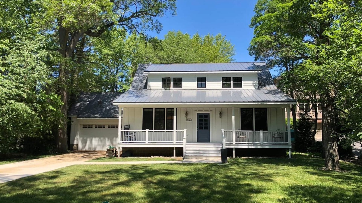 Michiana House | Remodeled Spacious Farmhouse-1 Block to Beach w/Gourmet Kitchen & Enclosed Porch