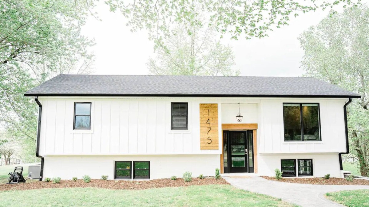 Bowling Green House | Remodeled split-level home with southern charm. Pet-Friendly!