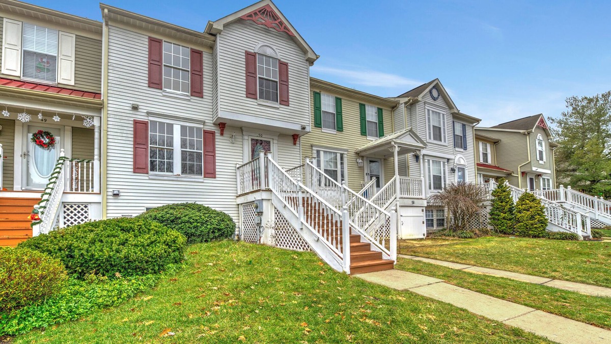 Sicklerville House | Remodeled stylish townhome close to major highways