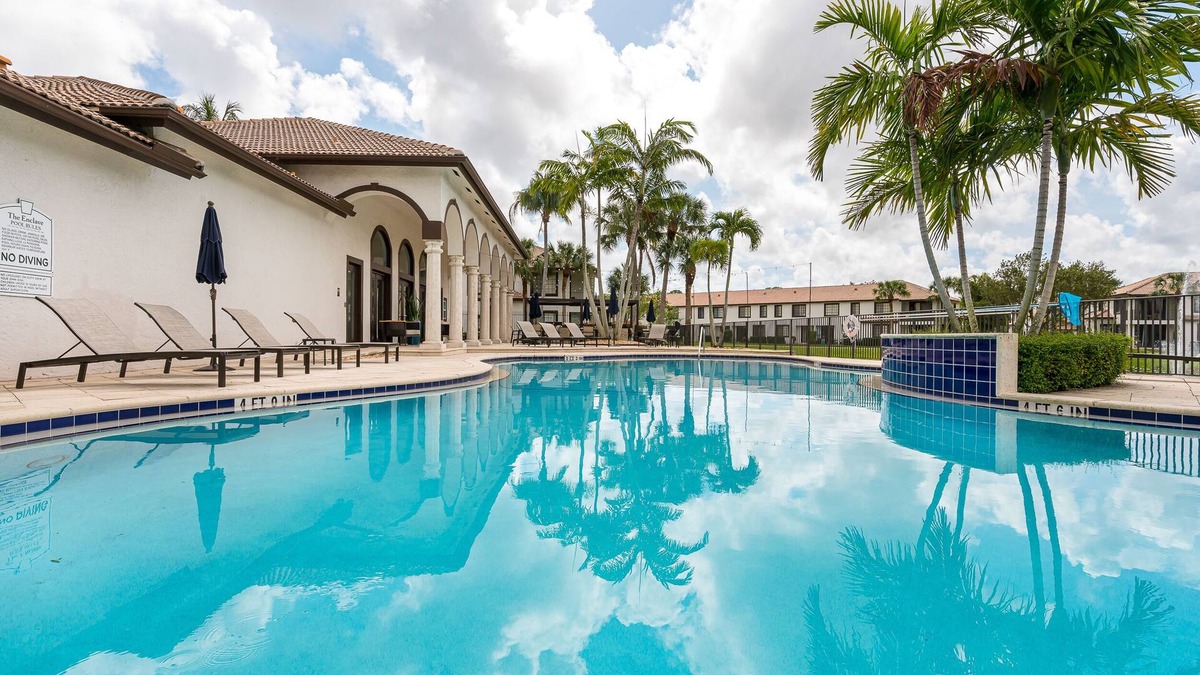 Delray Beach House | Remodeled Townhome with Pool & Lake Views in Gated Community