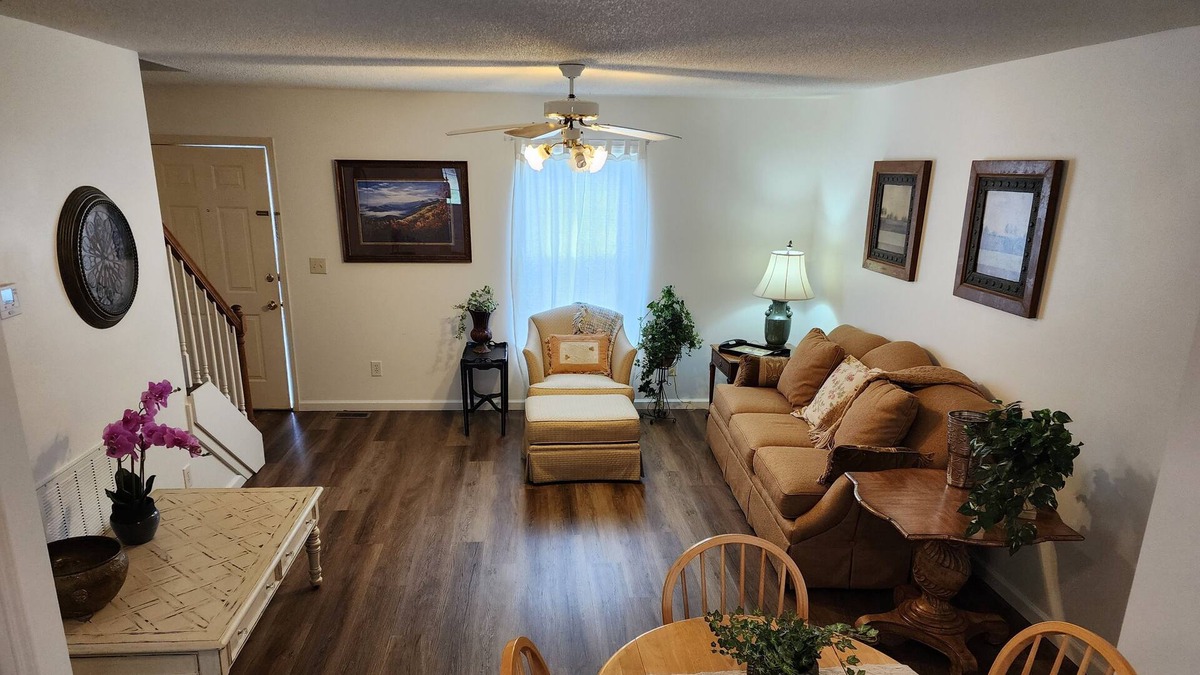 Greene County Apartment | Remodeled Townhouse Close to Greeneville, Tusculum and Jonesborough.