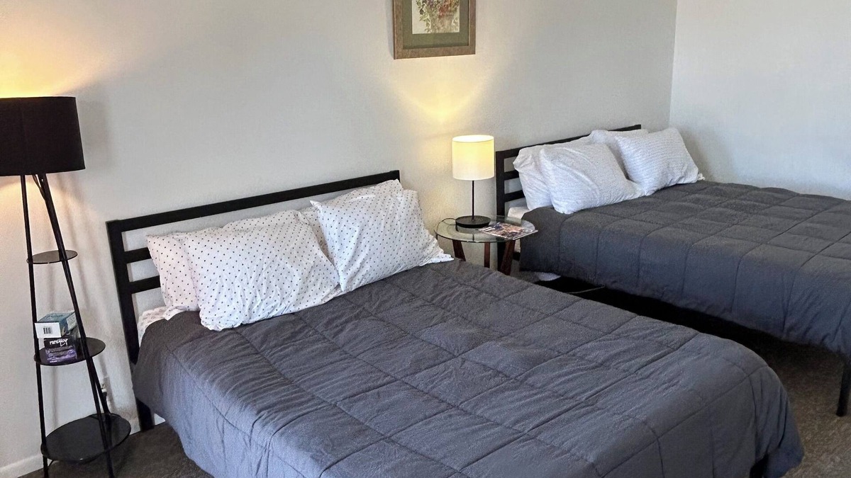 Fillmore Apartment | Remodeled two queen bed unit 11 studio with AC, Heat and fast WiFi in Fillmore