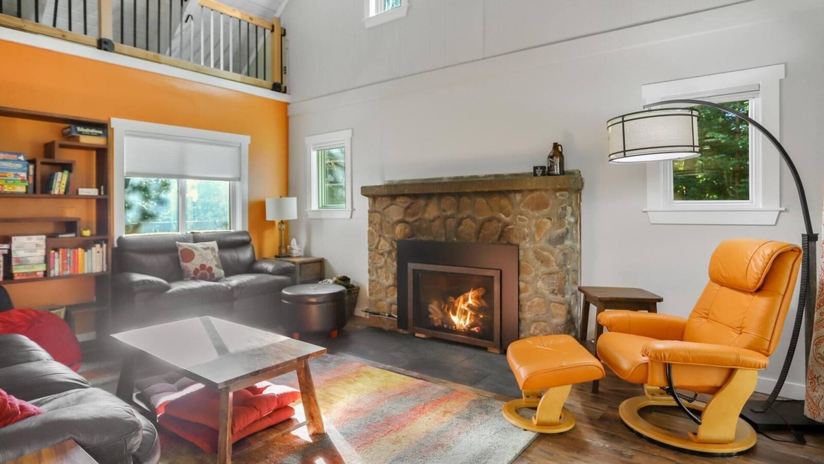 Government Camp House | Remodelled Pet Friendly Cabin on Camp Creek with Covered Deck and Fireplace.