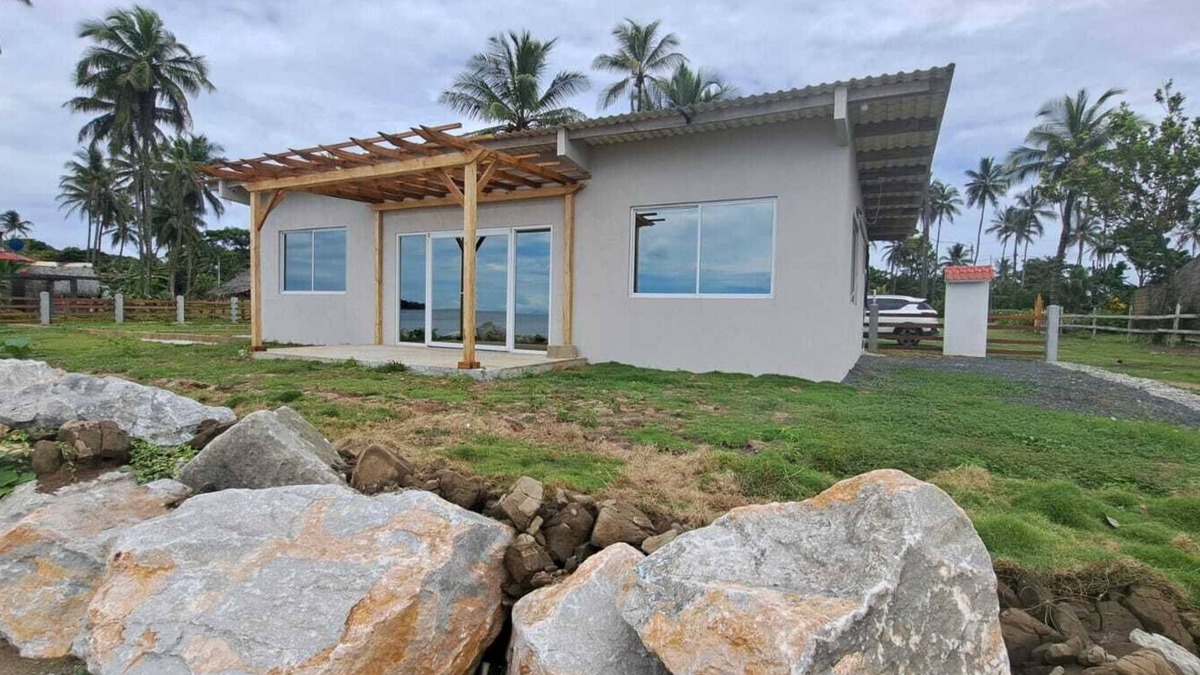 Colon House | Remote Beachfront Escape